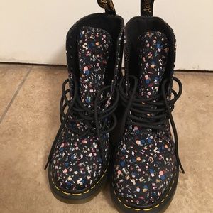 BRAND NEW dr martens page courtney boot